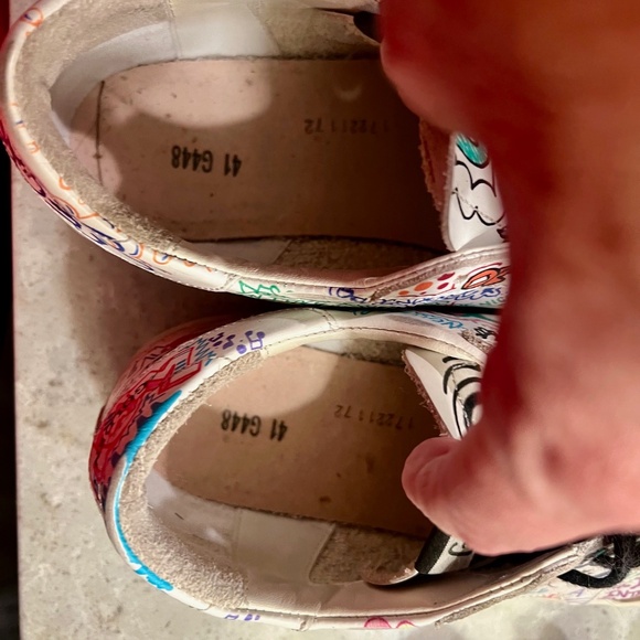 GOLDEN GOOSE Authentic Graffiti-Print Low-Top Sneakers  - In excellent condition - Picture 9 of 9